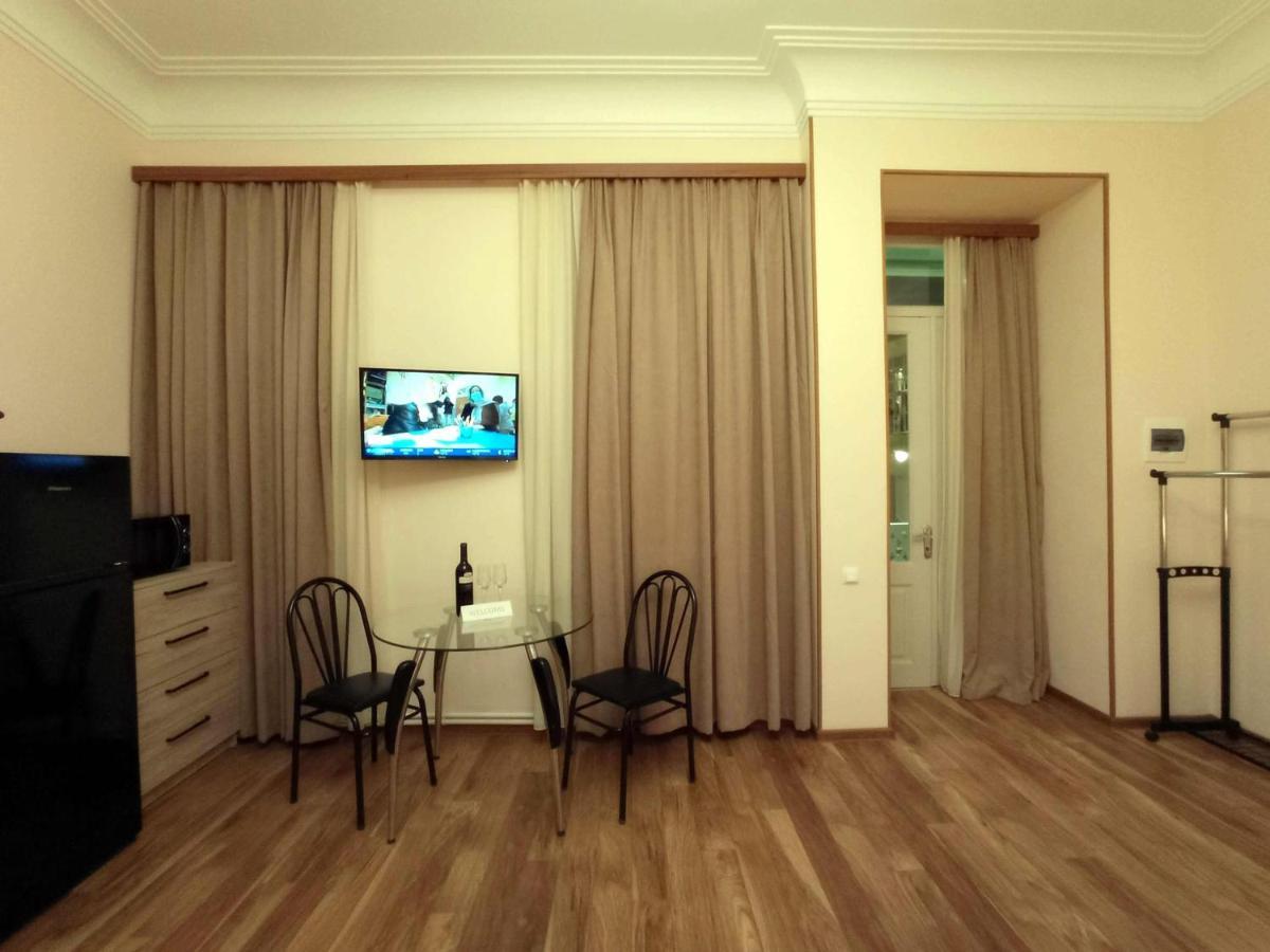 La Maison #7 Tbilisi Esterno foto