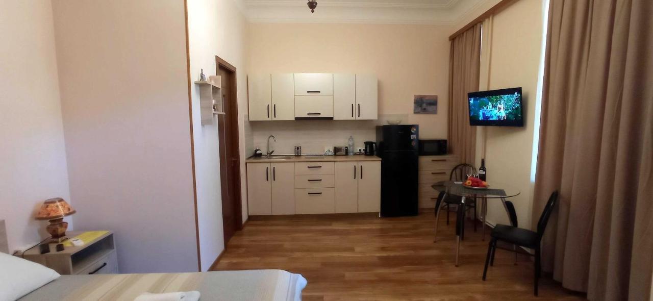 La Maison #7 Tbilisi Esterno foto