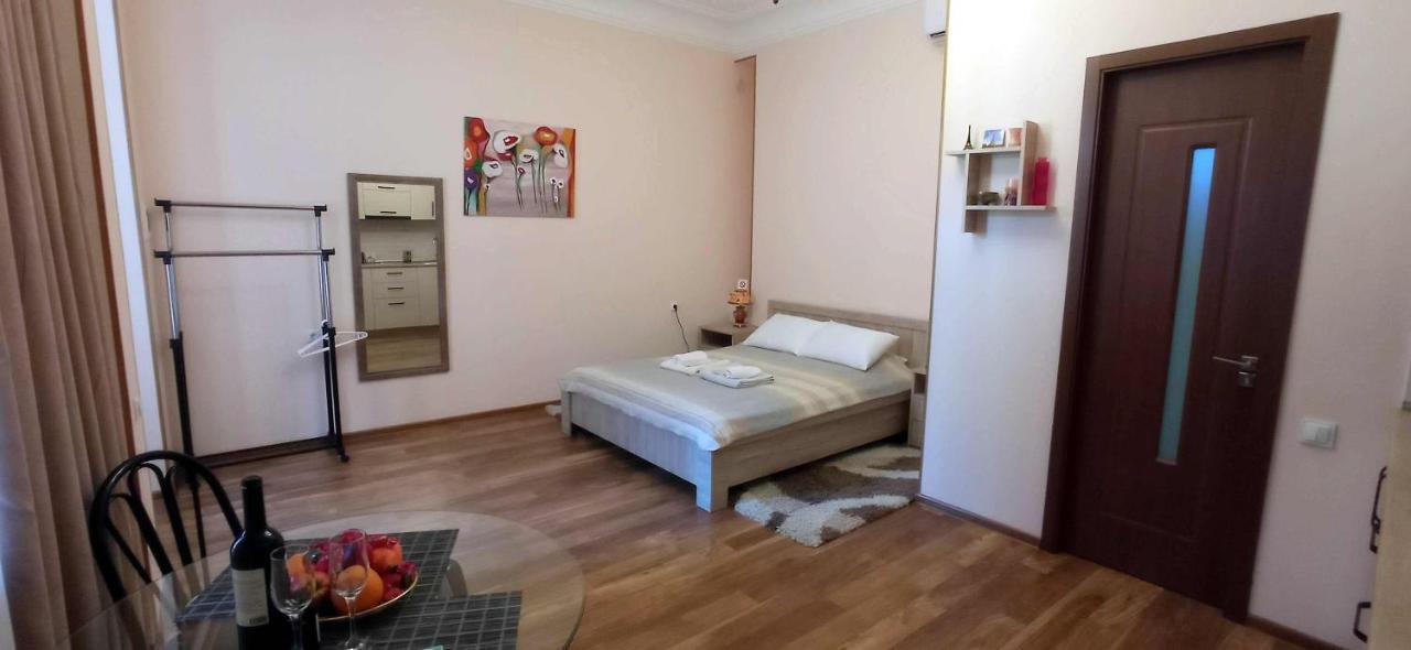 La Maison #7 Tbilisi Esterno foto